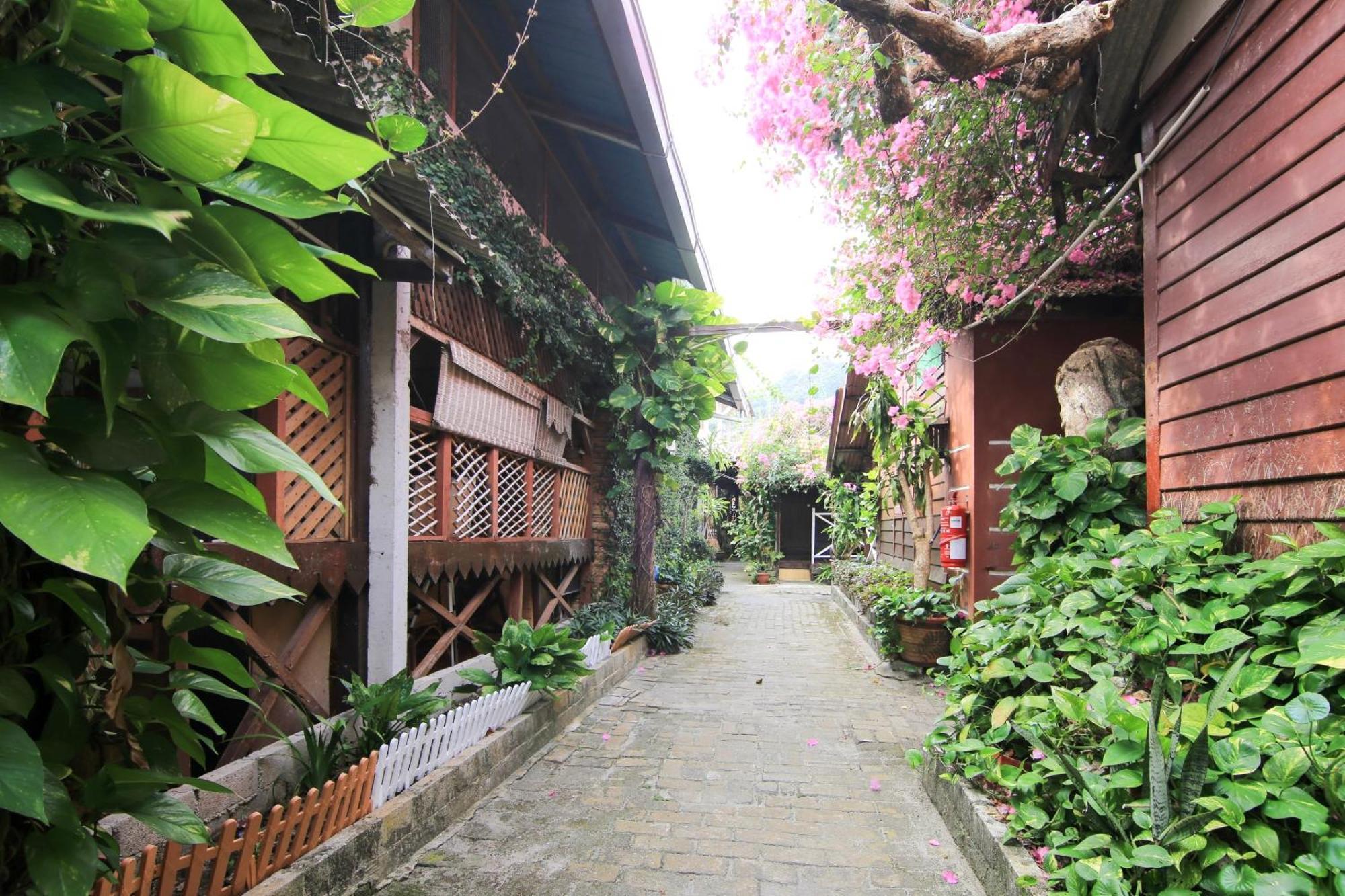 Ombak Inn Chalet Кампунг-Телук-Нипах Экстерьер фото